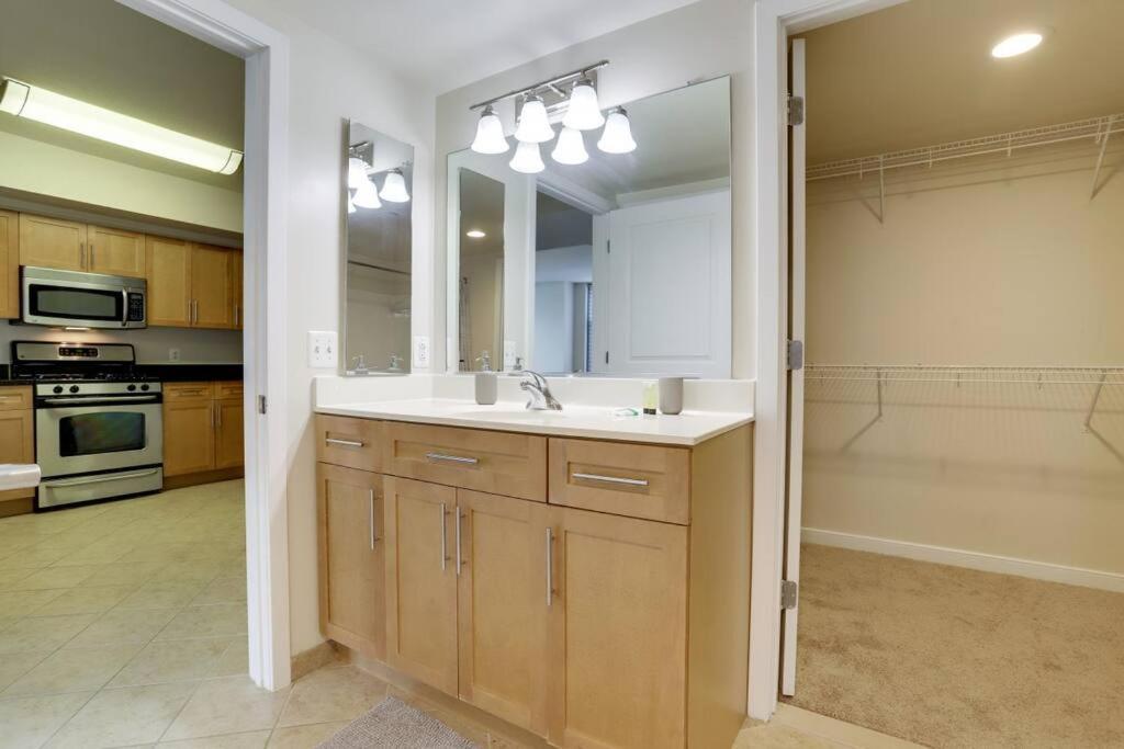 Fantastic 2 Bedroom Condo At Pentagon City Άρλινγκτον Εξωτερικό φωτογραφία